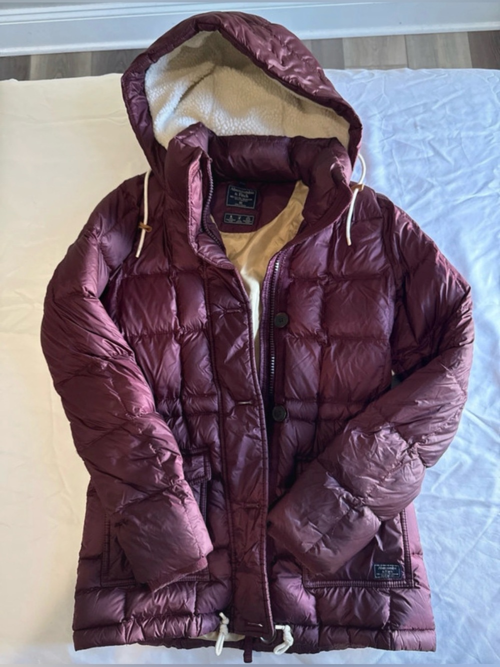 Abercrombie & Fitch Women’s XS Burgundy Puffer Jacket Sherpa Hood Winter Coat